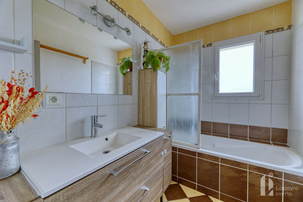 Maison de bourg avec beau jardin !