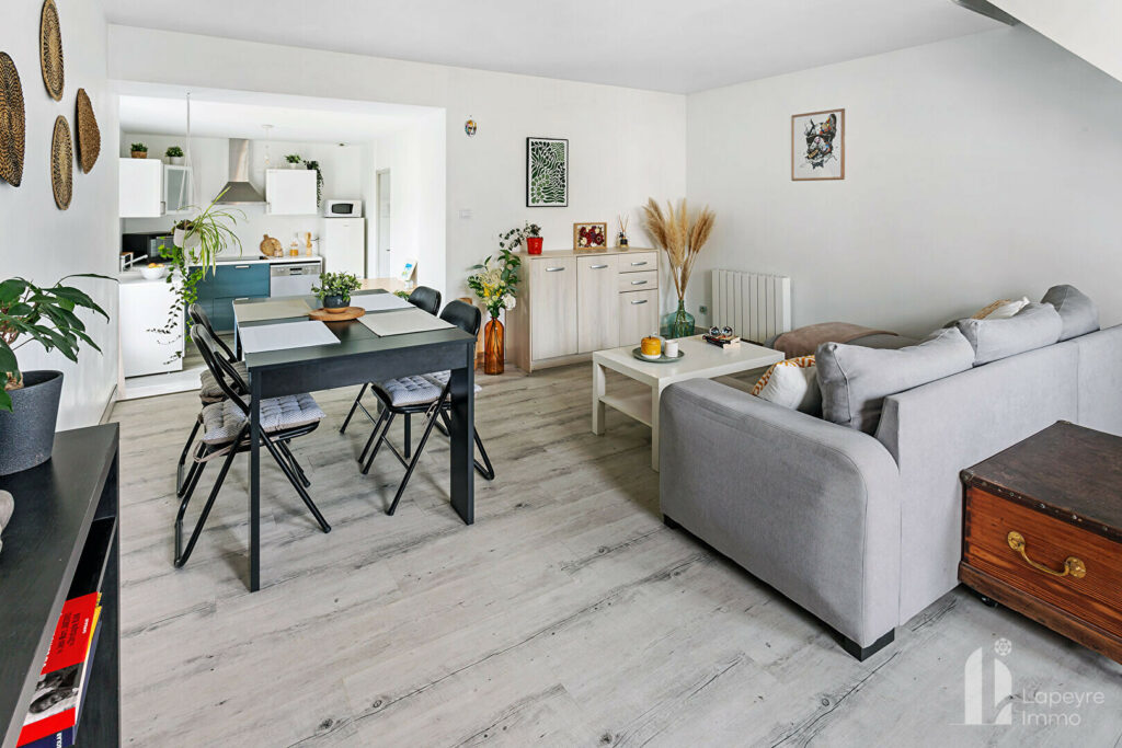 CHARMANTE MAISON DE VILLAGE – 3 pièces – 55 m²