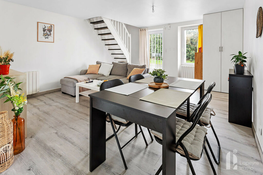 CHARMANTE MAISON DE VILLAGE – 3 pièces – 55 m²