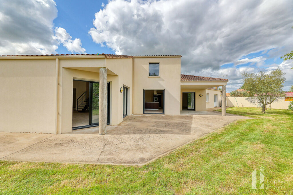 Maison d&rsquo;architecte de 250 m² – Bourg de Treize-Septiers