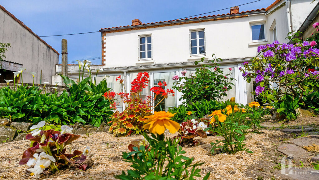 Maison de Bourg  de 89 m² + 26 m² de véranda – 3 chambres
