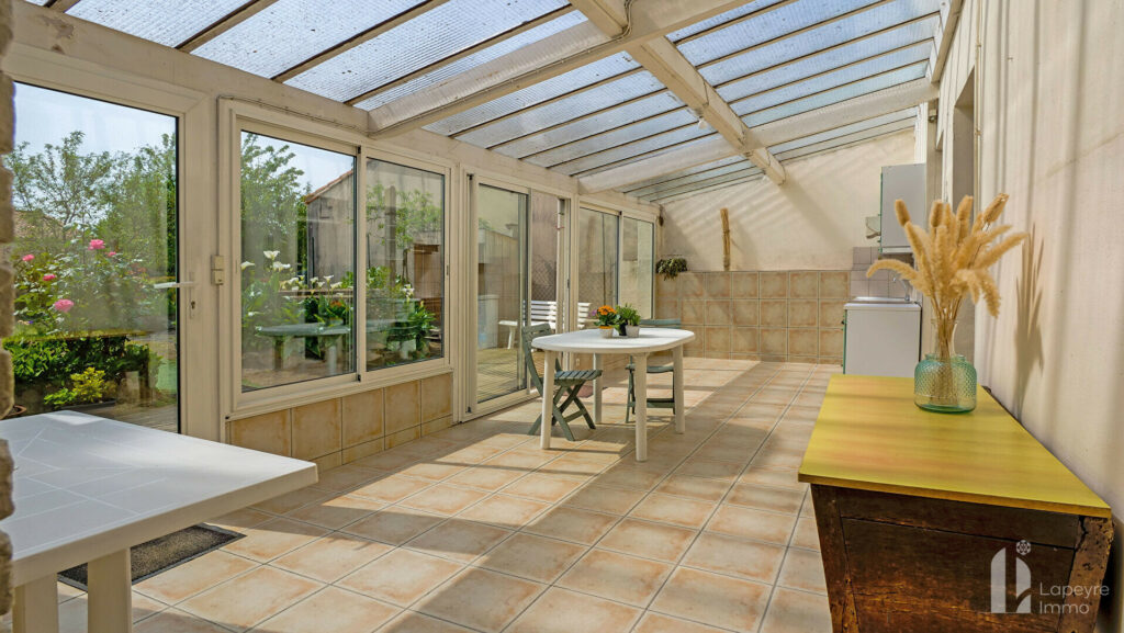 Maison de Bourg  de 89 m² + 26 m² de véranda – 3 chambres