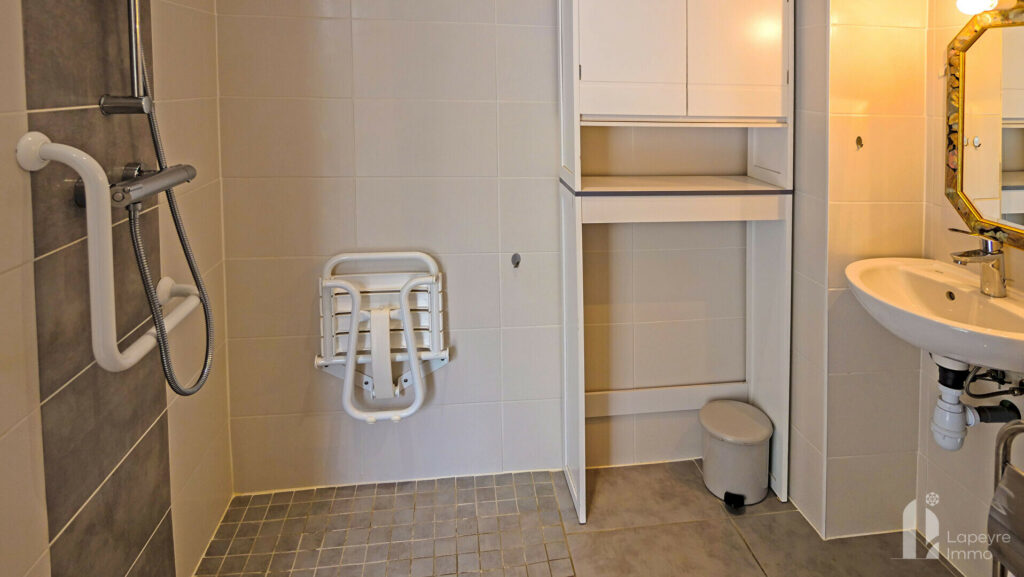 Maison de Bourg  de 89 m² + 26 m² de véranda – 3 chambres