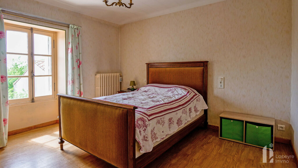Maison de Bourg  de 89 m² + 26 m² de véranda – 3 chambres