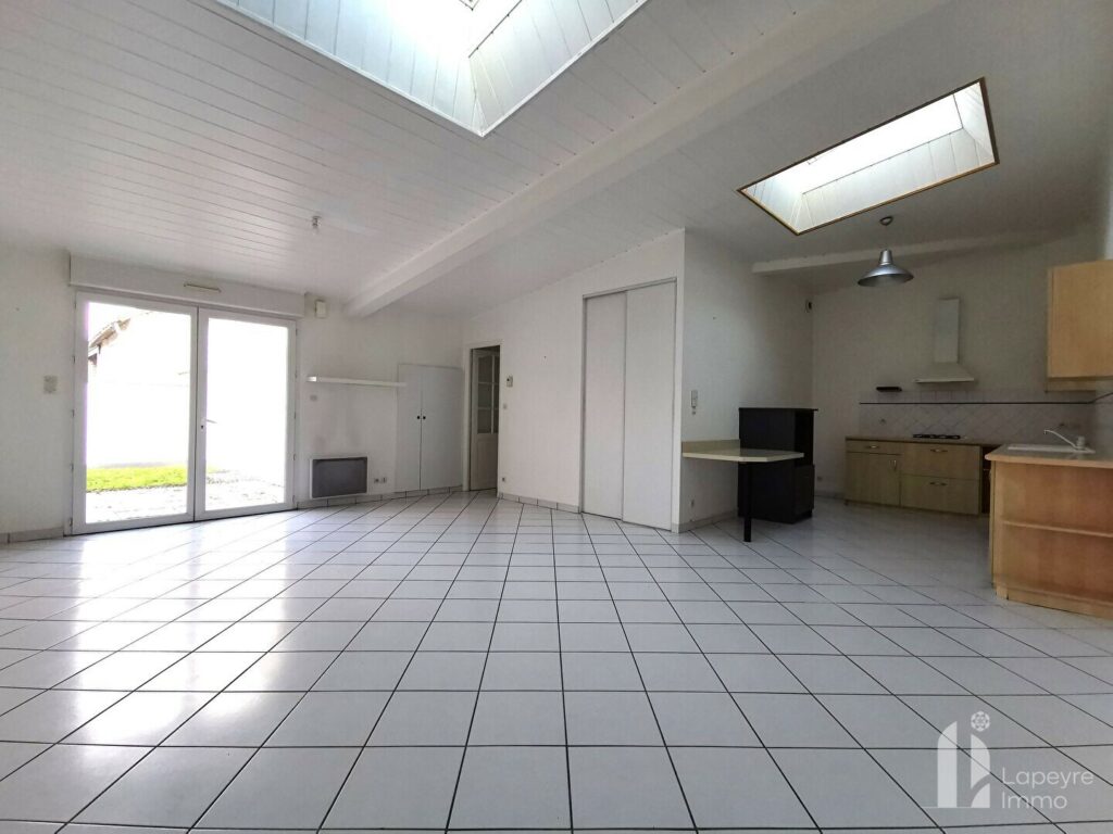 Maison 83 m² – bourg – 2 grandes chambres