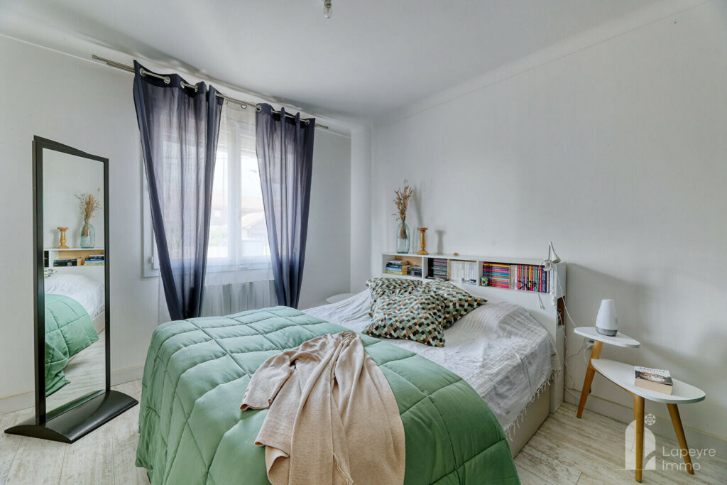 BOURG REMOUILLÉ – Maison évolutive aux atouts multiples – 140 m² + 60 m² dépendances