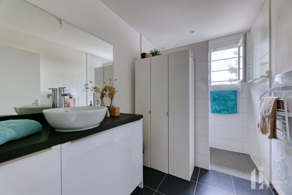 BOURG REMOUILLÉ – Maison évolutive aux atouts multiples – 140 m² + 60 m² dépendances