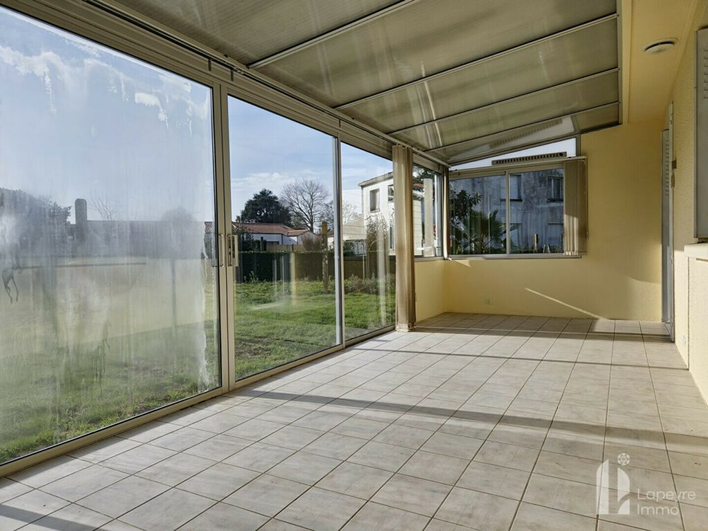 Bourg – Maison de plain pied à potentiel offrant 4 chambres