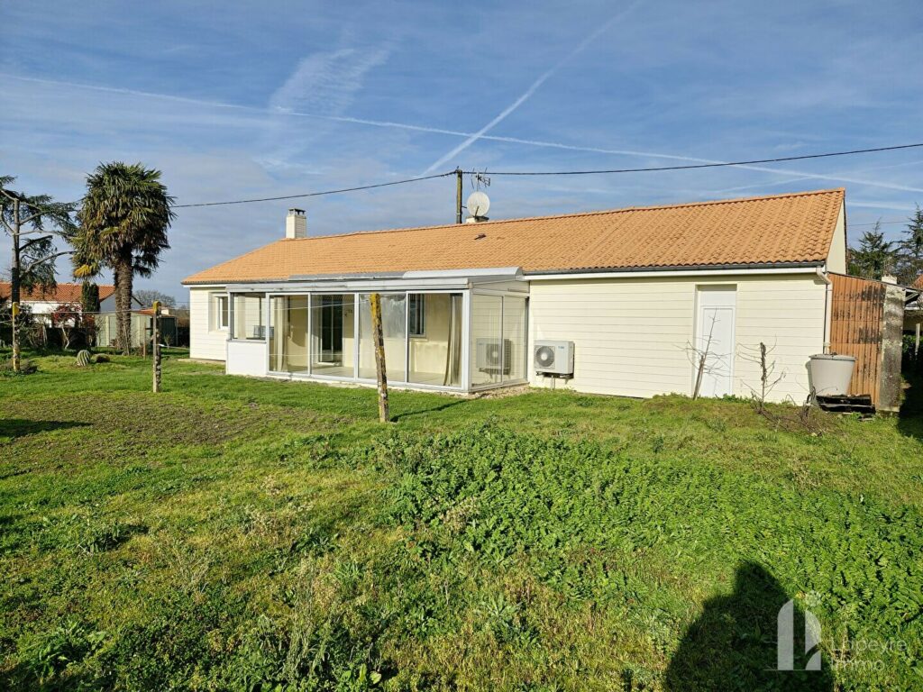 Bourg – Maison de plain pied à potentiel offrant 4 chambres