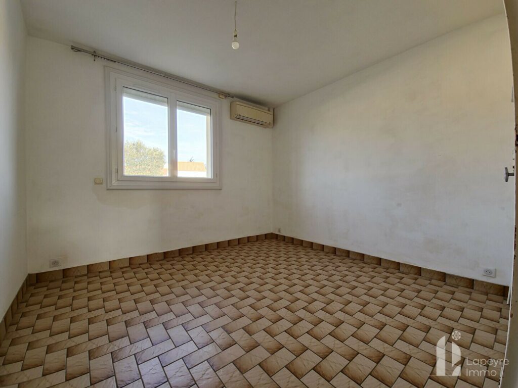 Bourg – Maison de plain pied à potentiel offrant 4 chambres