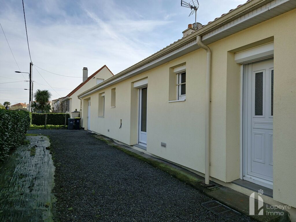 Bourg – Maison de plain pied à potentiel offrant 4 chambres