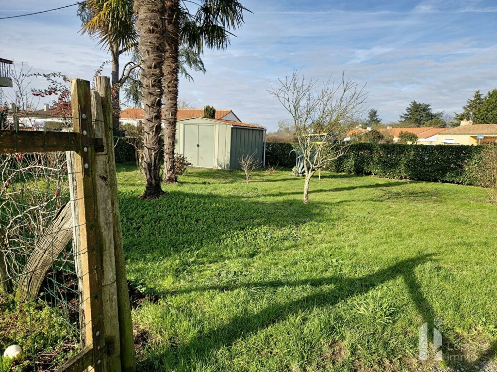 Bourg – Maison de plain pied à potentiel offrant 4 chambres