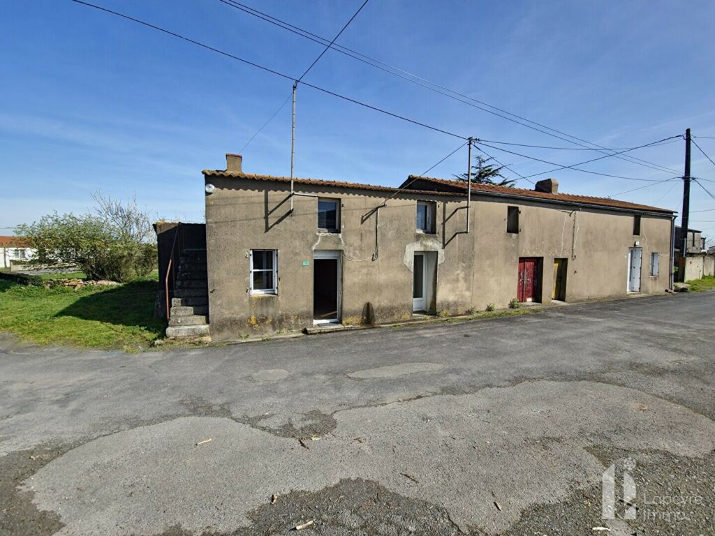 Remouillé – 2 Maisons de Village – à réhabiliter / rénover