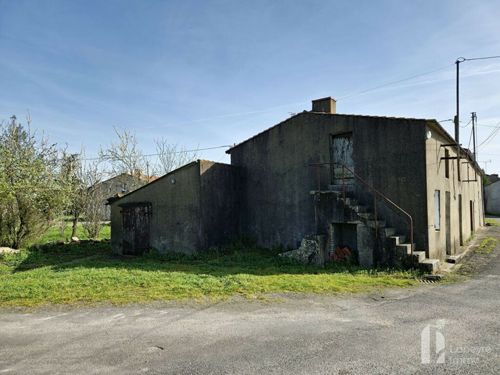 Remouillé – 2 Maisons de Village – à réhabiliter / rénover