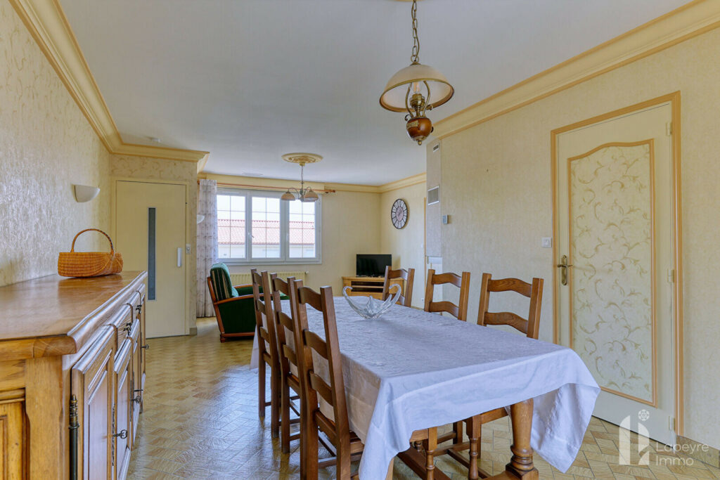 Maison de 120 m² – 3 chambres – Volumes annexes