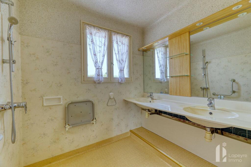 Maison de 120 m² – 3 chambres – Volumes annexes