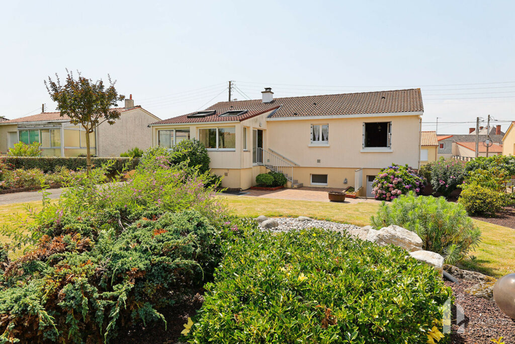 Maison de 120 m² – 3 chambres – Volumes annexes