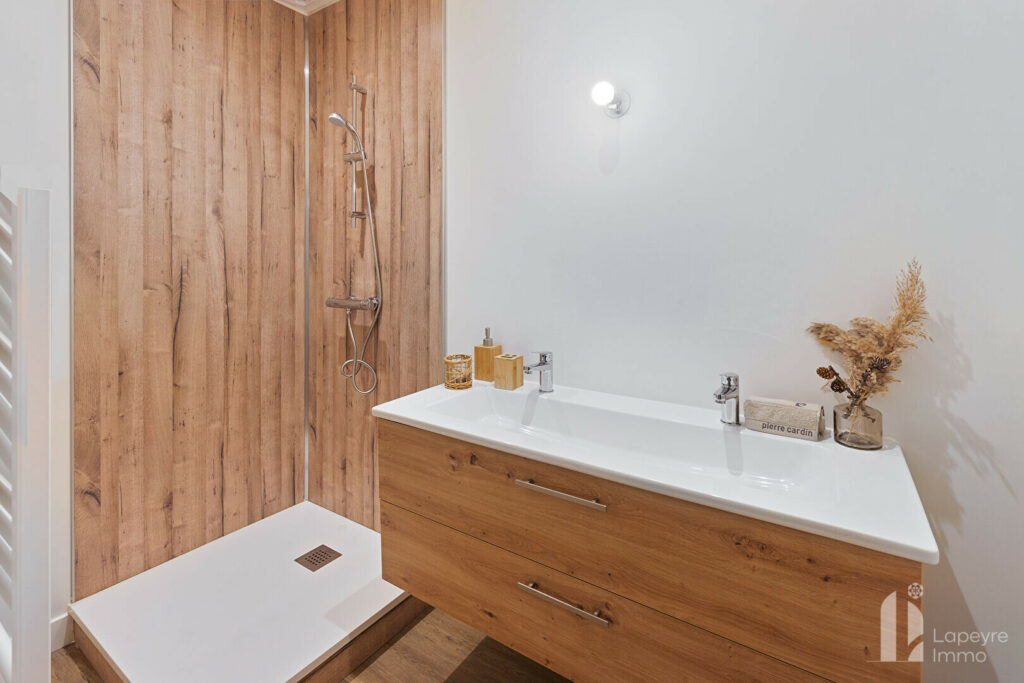 Maison Bourg Rénovée – 100 m² –  3 à 4 chambres