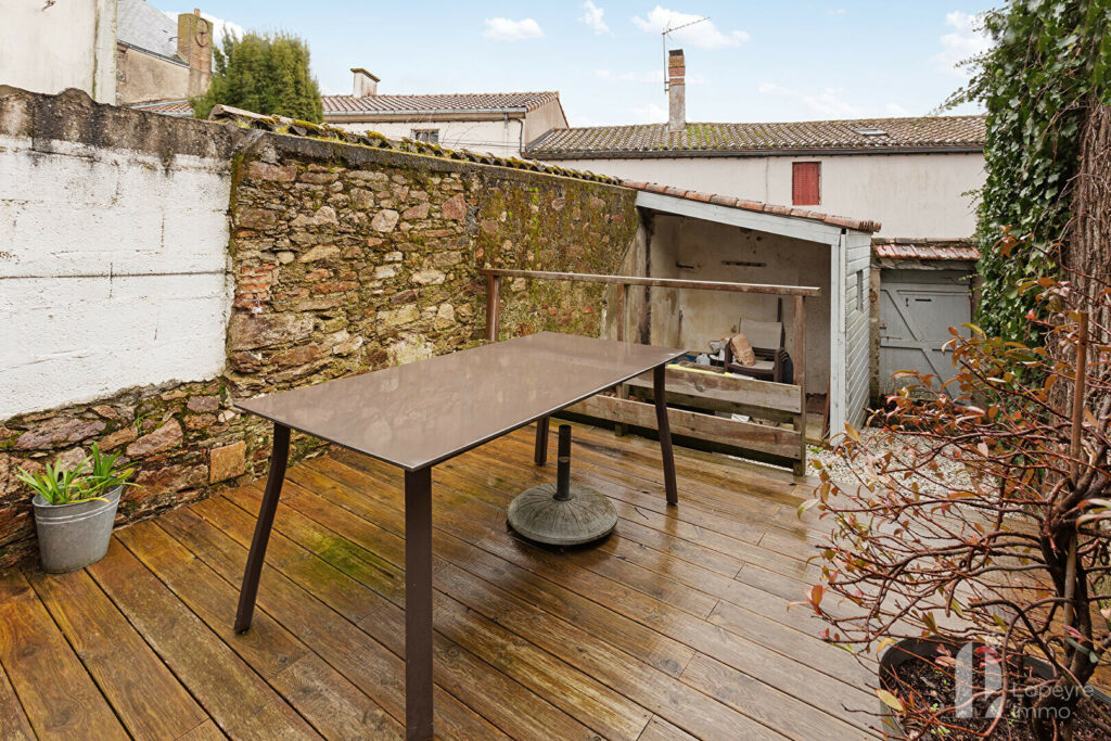 MAISON DE BOURG – 3 chambres – Centre Historique Remouillé