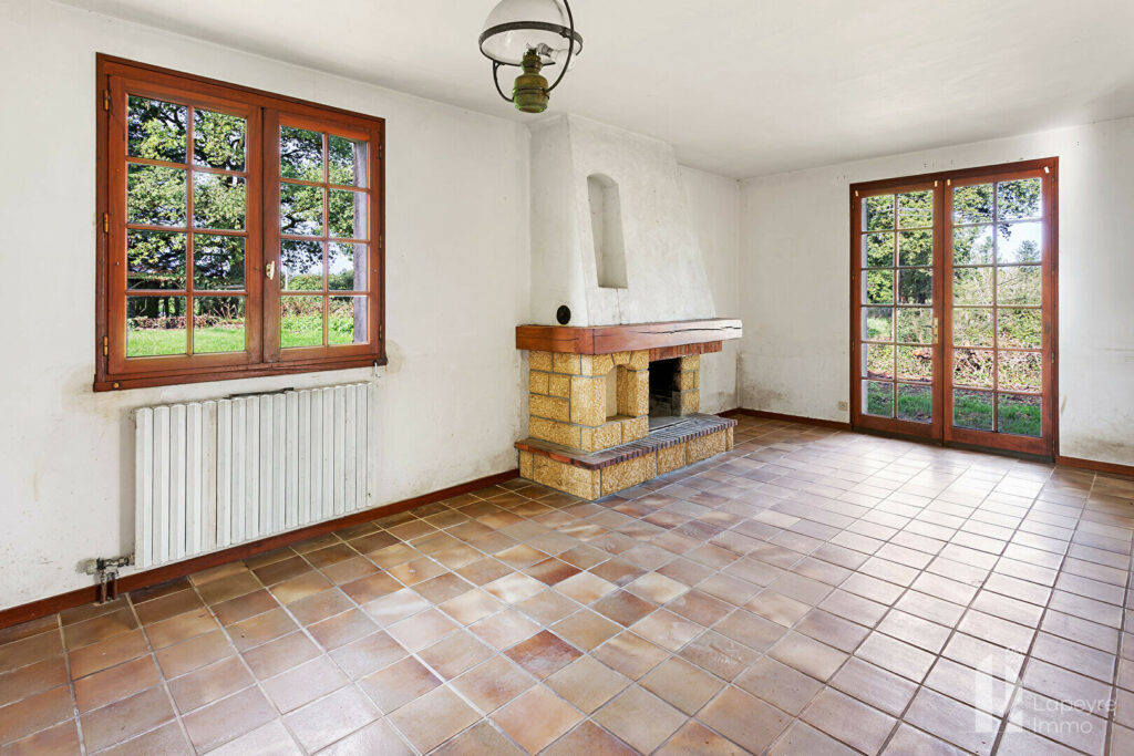 BOURG – MAISON avec SOUS-SOL de 97 m² – 3 chambres – A rénover !