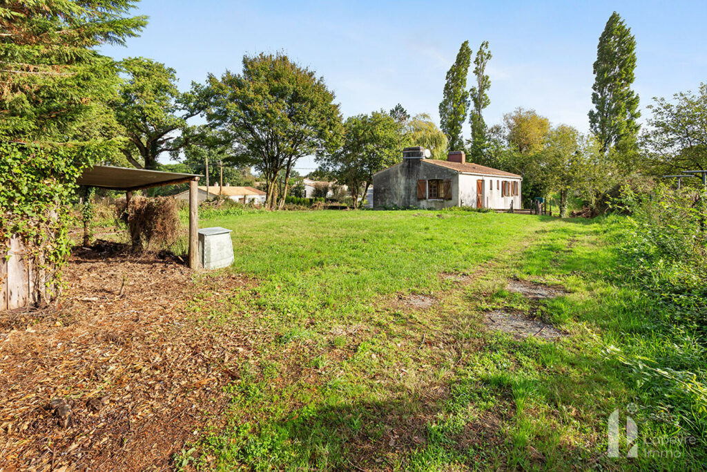 BOURG – MAISON avec SOUS-SOL de 97 m² – 3 chambres – A rénover !