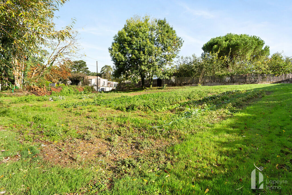 BOURG LA CHAIZE-LE-VICOMTE – Terrain constructible de 611 m²