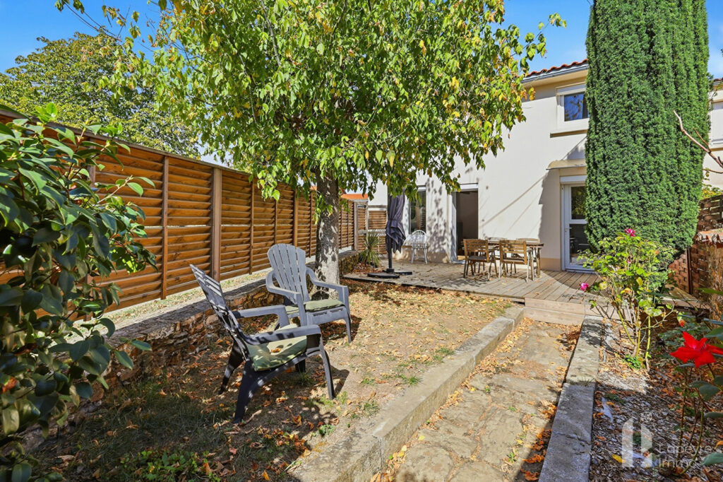 Terrain 142 m² · à Saint-Fiacre-sur-Maine · 2 050 €/mois